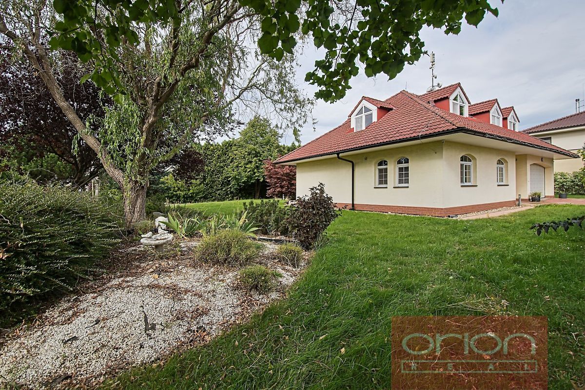 Prodej rodinného domu 302 m², pozemek 1203 m² – fotografie 2