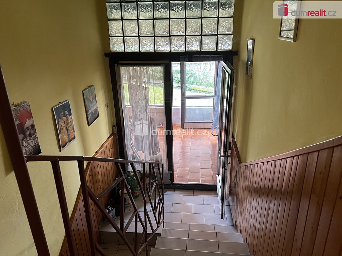 Prodej rodinného domu 220 m², pozemek 709 m² – fotografie 2