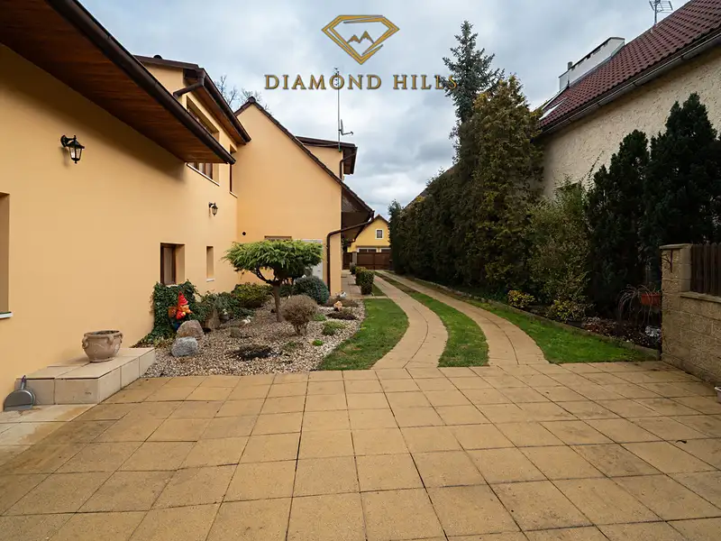 Prodej rodinného domu 299 m², pozemek 845 m², Kozojedy – náhled fotky 3