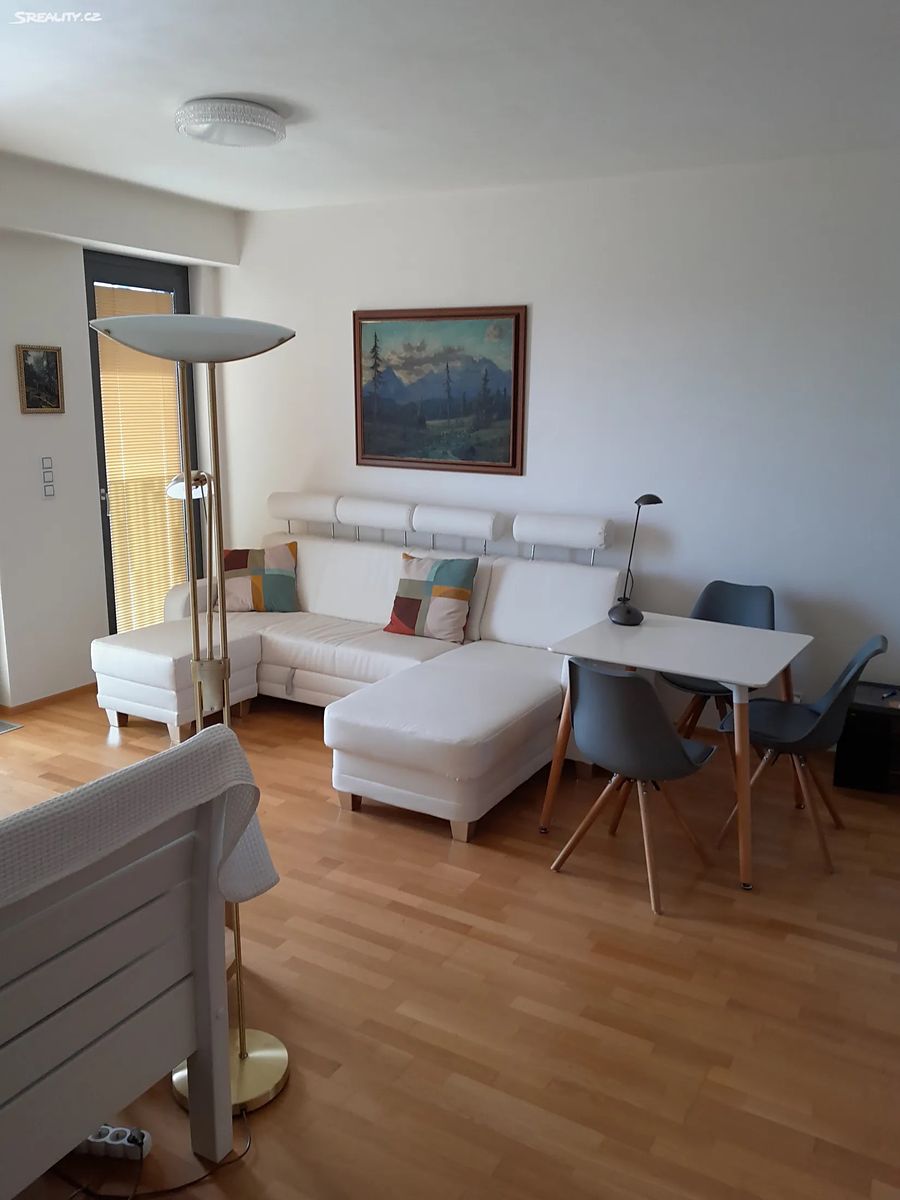 Pronájem bytu 1+kk 37 m² – fotografie 4