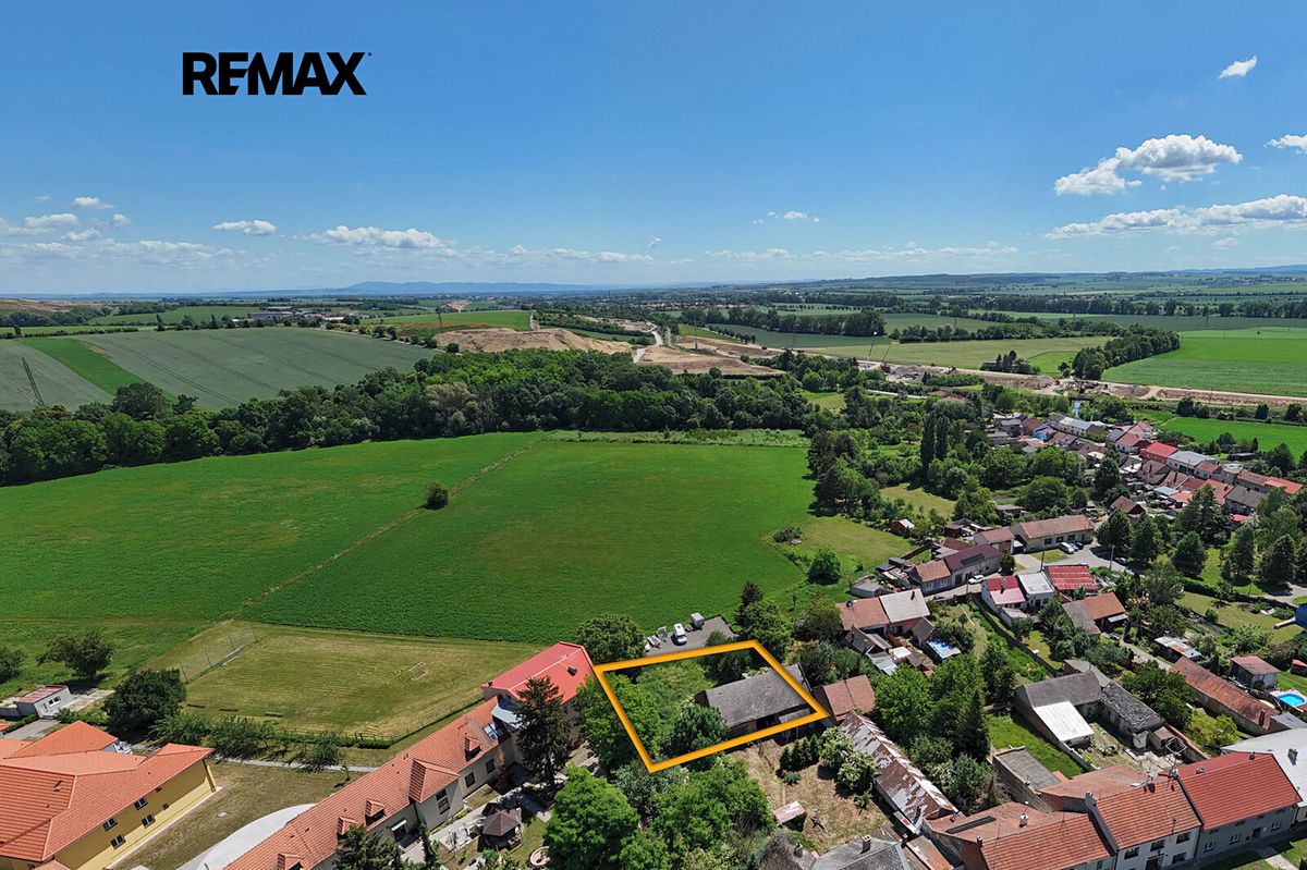 Prodej stavebního pozemku 1100 m² – fotografie 3