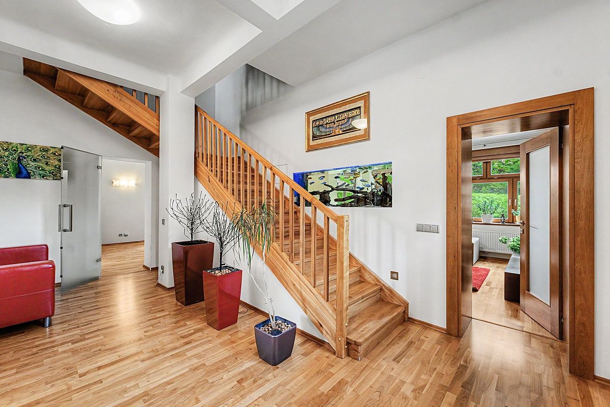 Prodej vily 375 m², pozemek 811 m² – fotografie 5