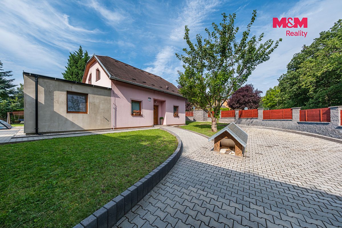 Prodej rodinného domu 140 m², pozemek 1320 m² – fotografie 2
