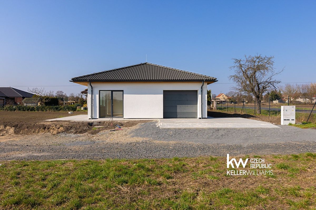 Prodej rodinného domu 124 m², pozemek 860 m² – fotografie 2
