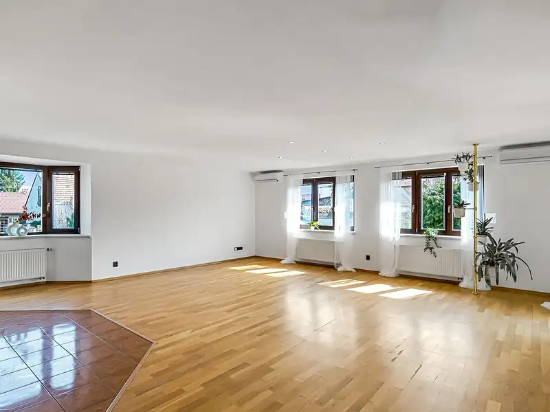 Prodej rodinného domu 286 m², pozemek 722 m², Veleň – náhled fotky 3