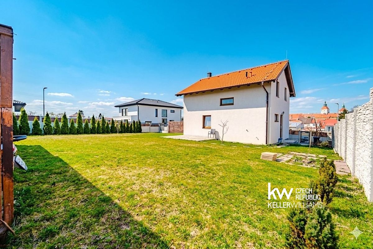 Prodej rodinného domu 94 m², pozemek 525 m² – fotografie 2
