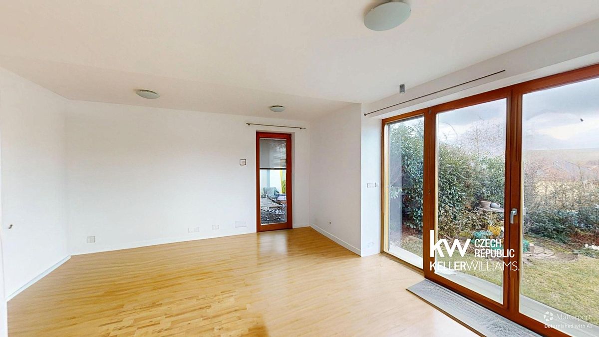 Pronájem rodinného domu 180 m², pozemek 320 m² – fotografie 3