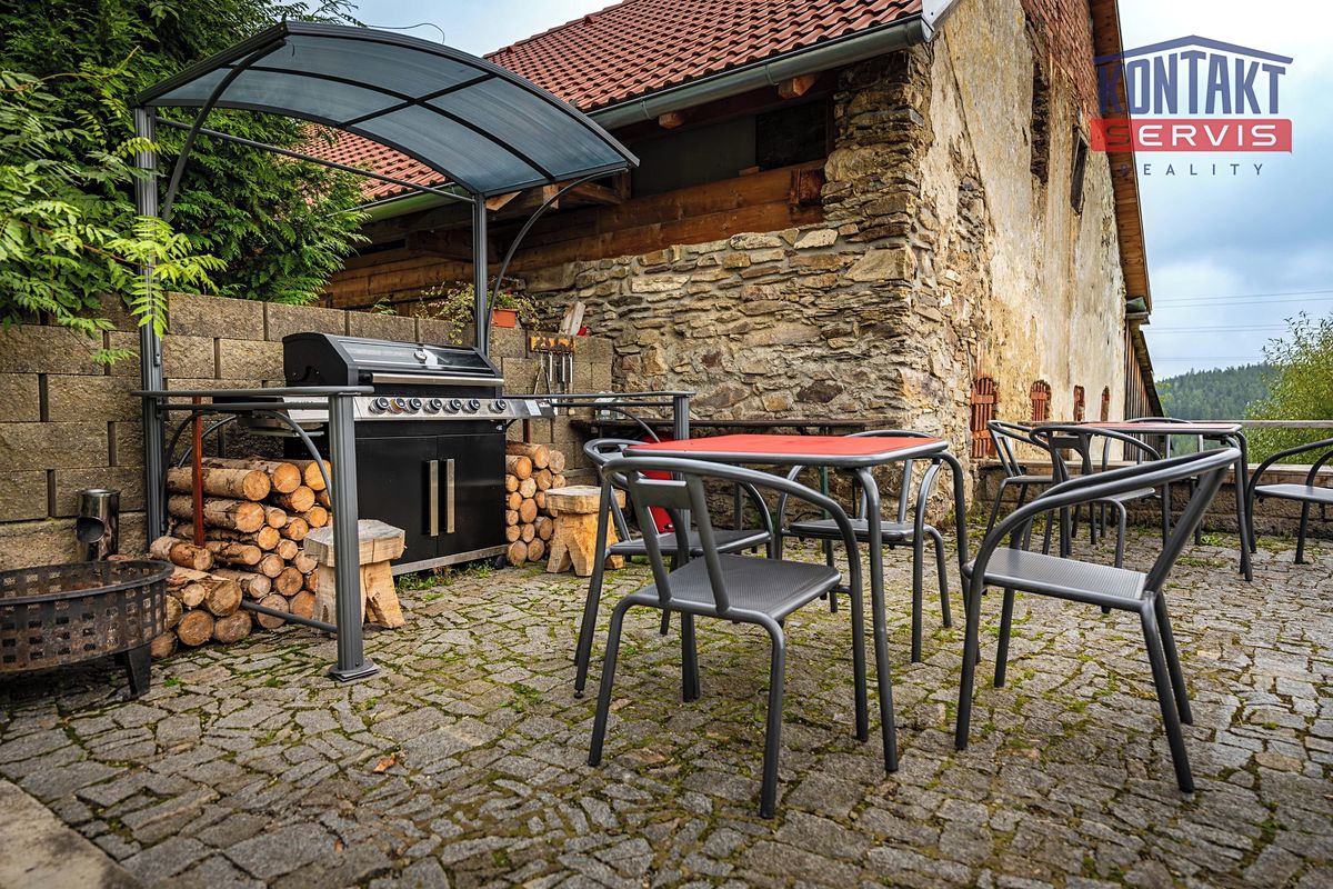 Prodej rodinného domu 660 m², pozemek 971 m² – fotografie 4