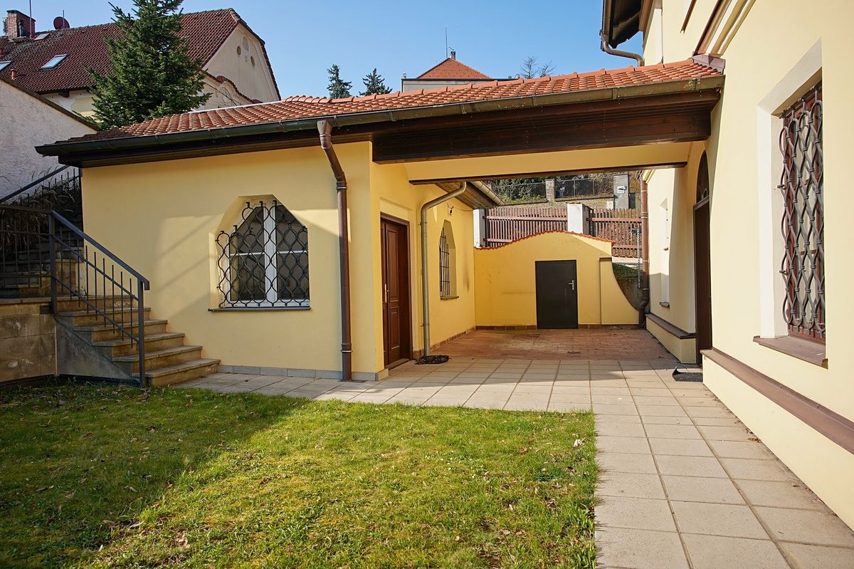 Pronájem rodinného domu 215 m², pozemek 546 m² – fotografie 4