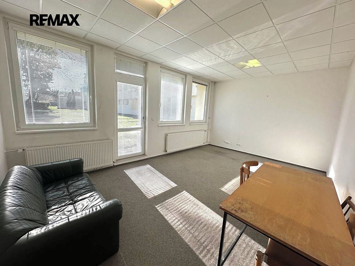 Pronájem kanceláře 41 m² – fotografie 3