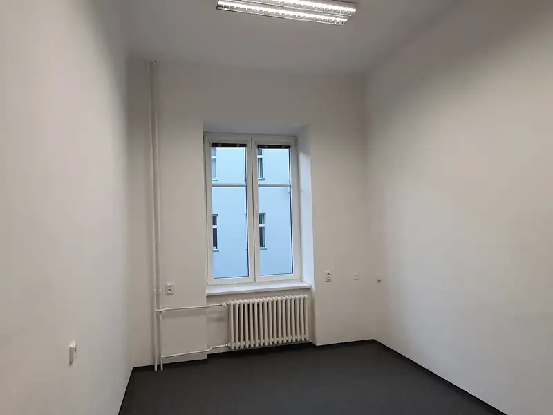Pronájem kanceláře 15 m², Broumov – náhled fotky 1