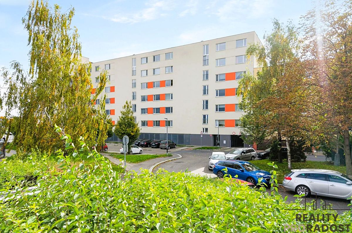 Pronájem garážového stání 15 m² – fotografie 3