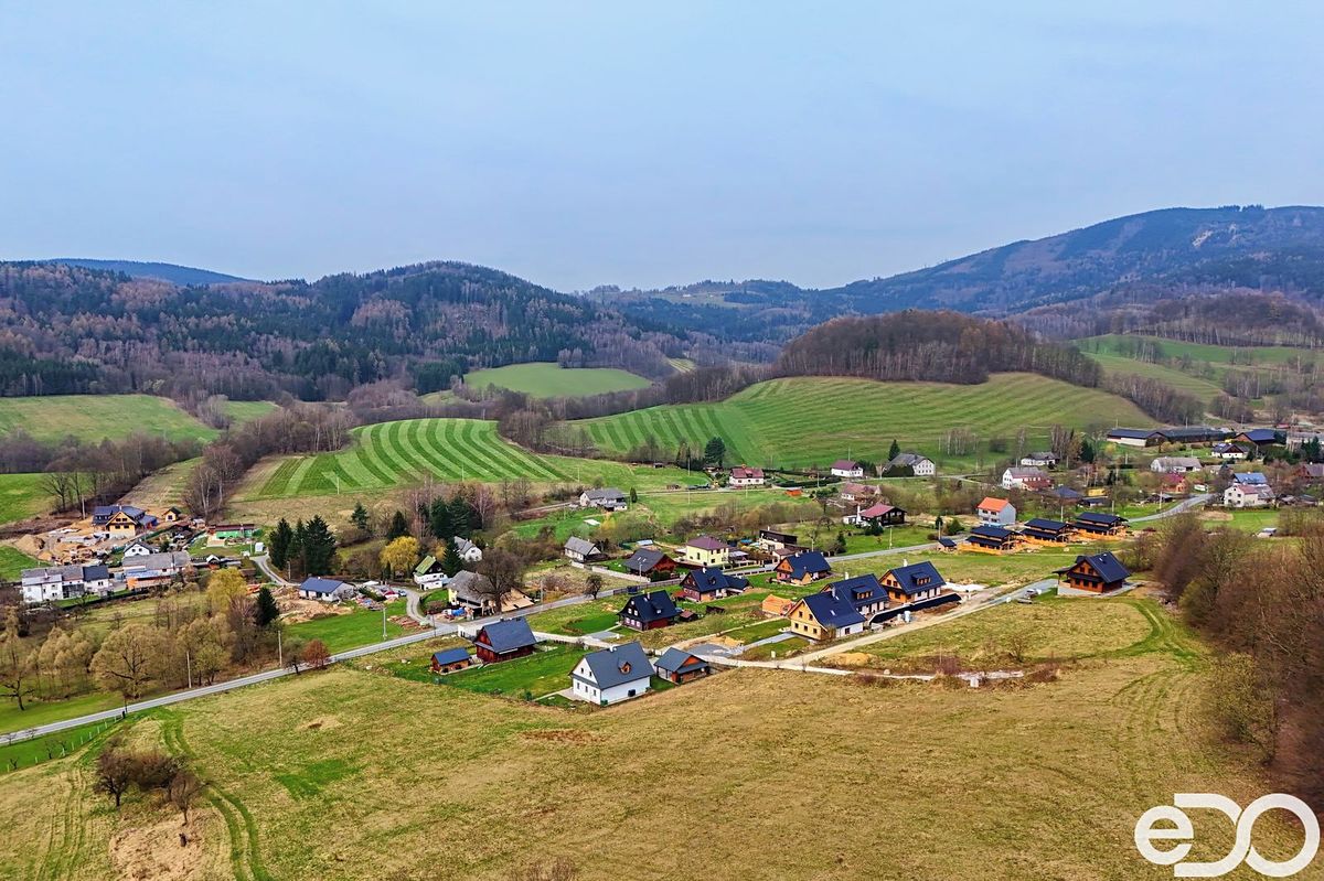 Prodej stavebního pozemku 900 m² – fotografie 2