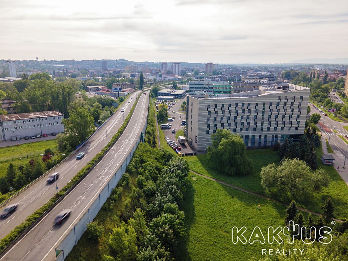 Prodej obchodního prostoru 1500 m² – fotografie 4