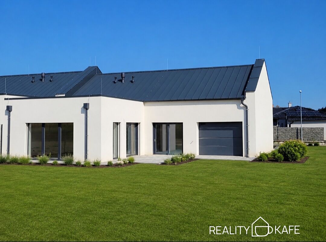 Prodej rodinného domu 147 m², pozemek 640 m² – fotografie 2