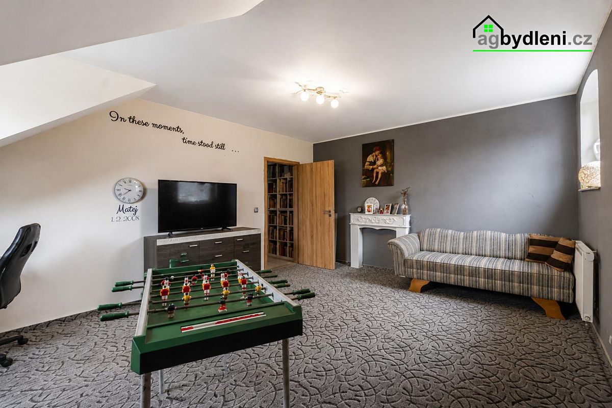 Prodej rodinného domu 280 m², pozemek 622 m² – fotografie 5