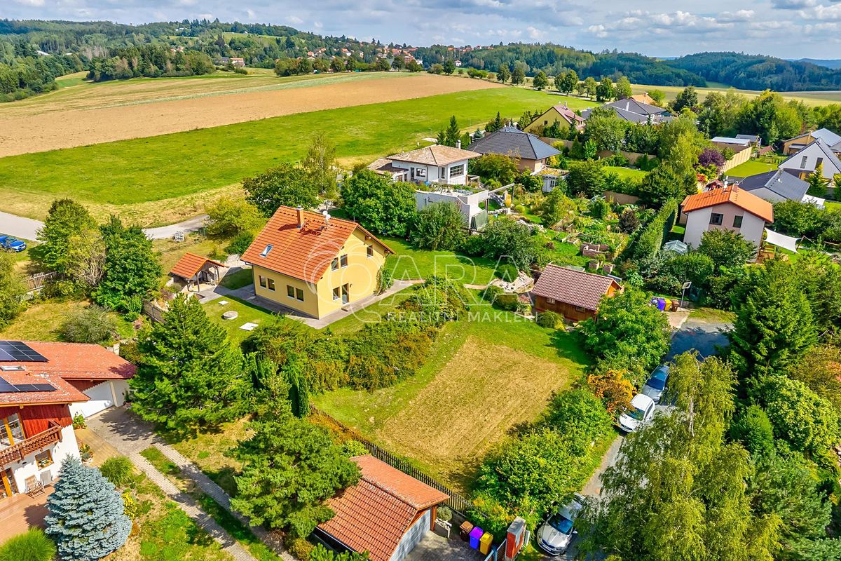 Prodej rodinného domu 145 m², pozemek 1823 m² – fotografie 2