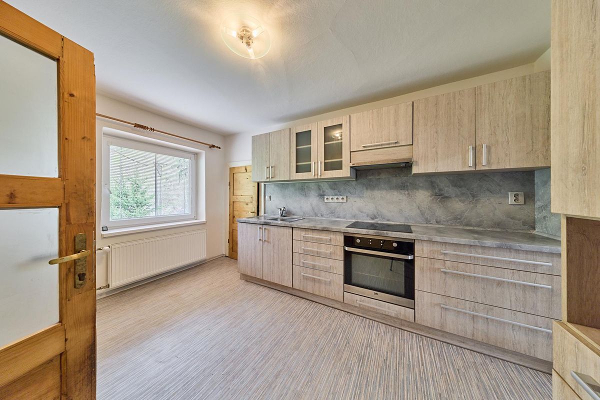 Prodej rodinného domu 151 m², pozemek 1813 m²