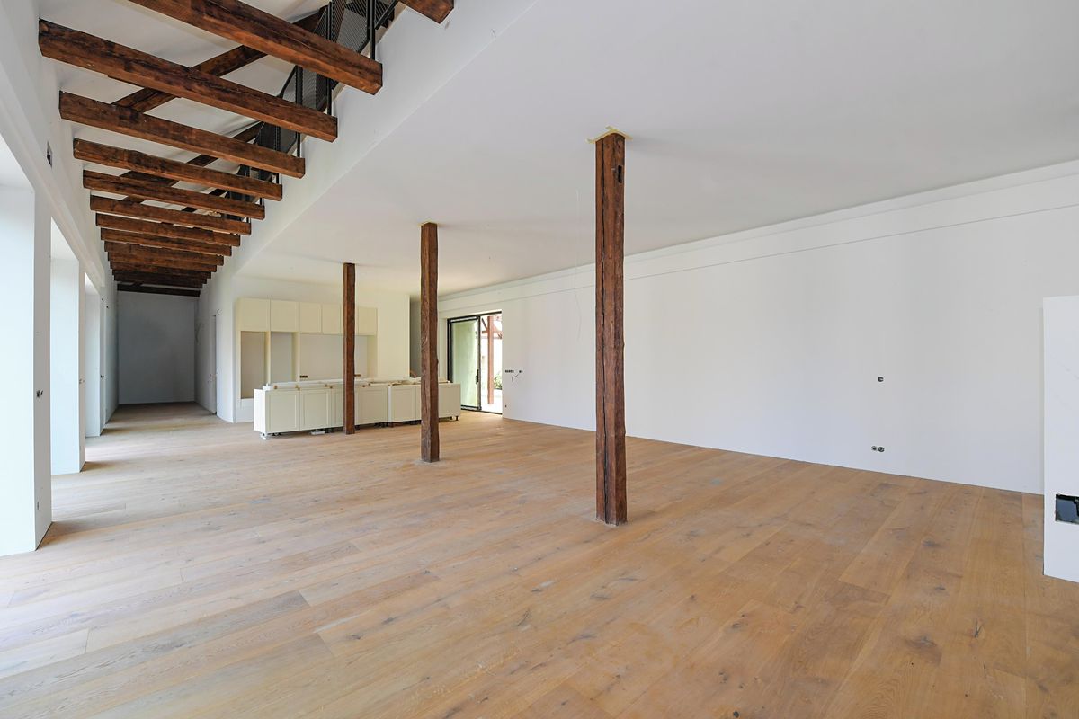 Prodej rodinného domu 637 m², pozemek 1384 m² – fotografie 3