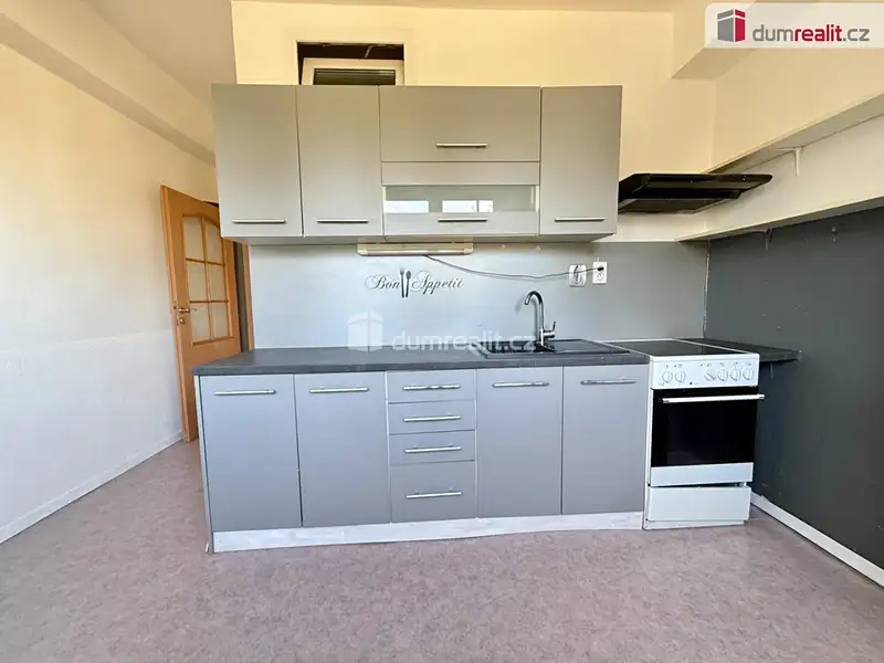 Pronájem bytu 3+1 88 m², Tursko – náhled fotky 2