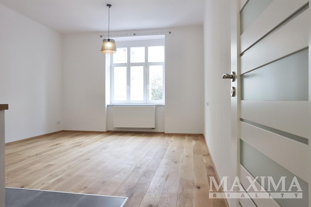 Pronájem bytu 1+kk 34 m² – fotografie 2