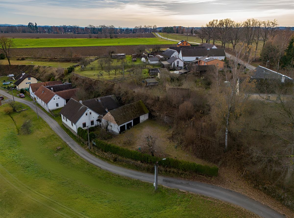 Prodej rodinného domu 564 m², pozemek 1254 m² – fotografie 2