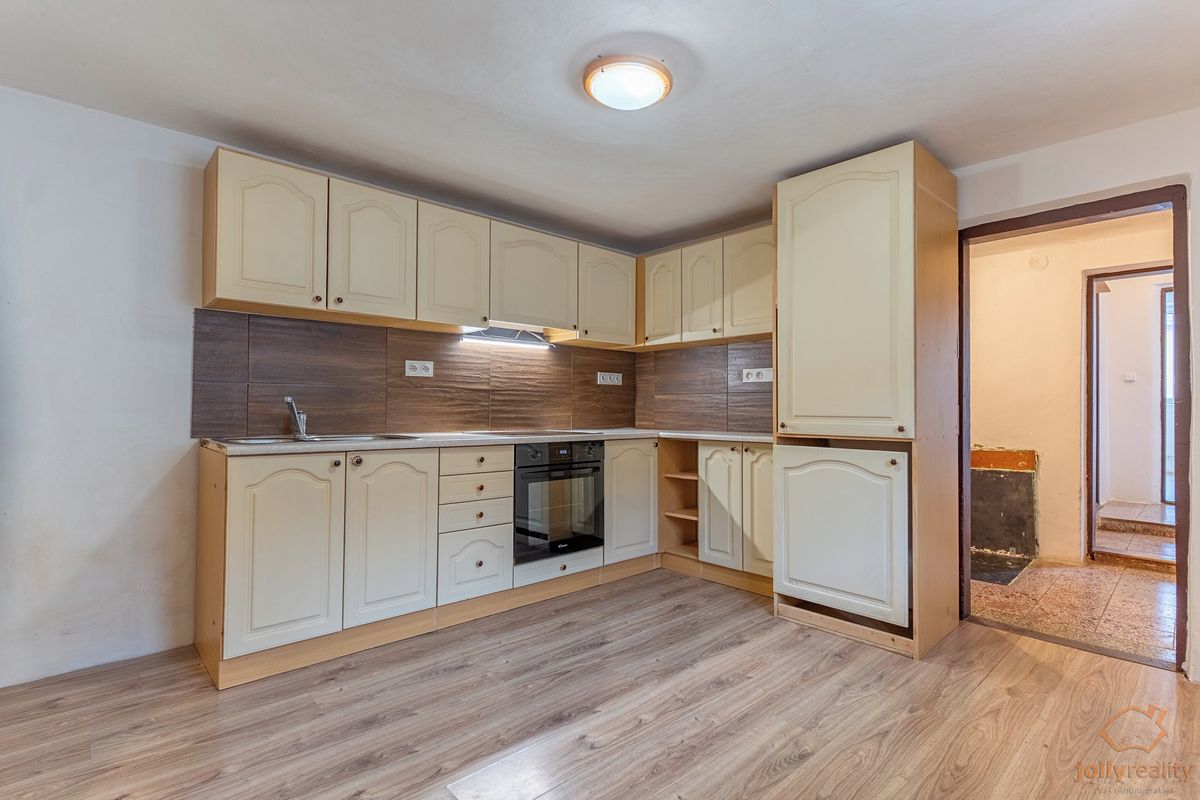 Prodej rodinného domu 184 m², pozemek 1239 m² – fotografie 4