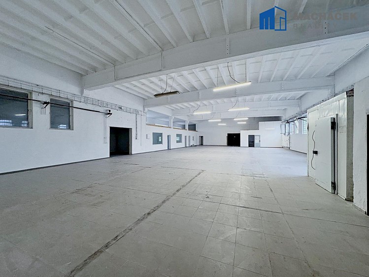 Комерційне приміщення на продаж, 892 м² (1 з 30)