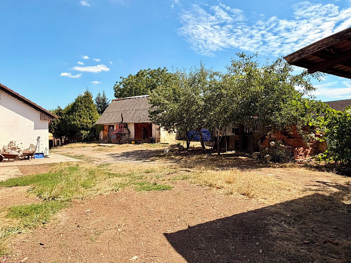 Prodej rodinného domu 180 m², pozemek 666 m² – fotografie 2