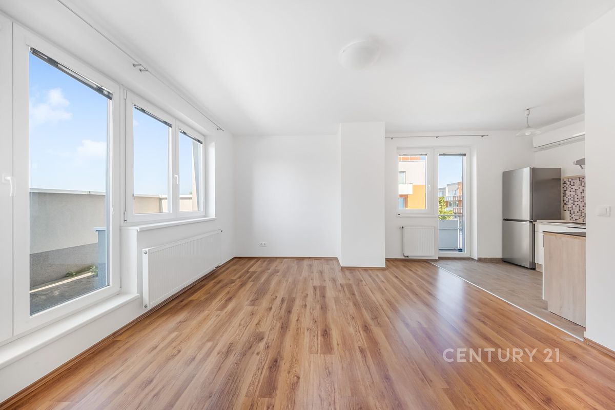 Pronájem bytu 1+kk 33 m² – fotografie 2