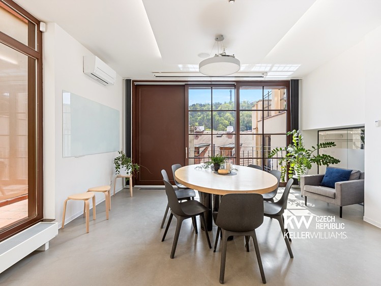 Prodej komerčního prostoru, 204 m² (8 z 38)