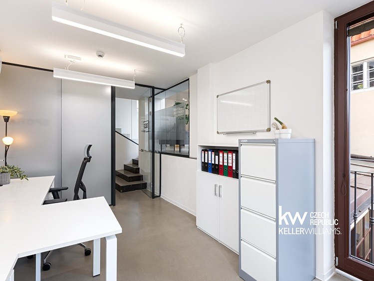 Prodej komerčního prostoru, 204 m² (25 z 38)