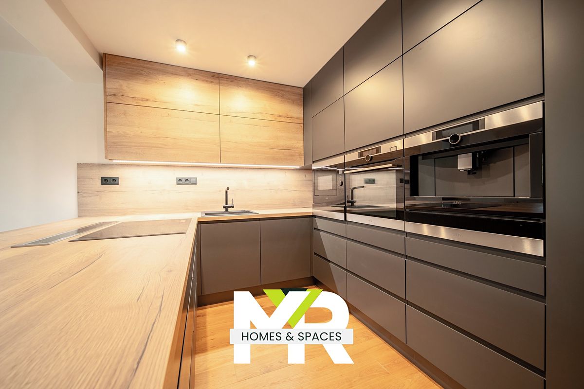 Prodej rodinného domu 257 m², pozemek 855 m² – fotografie 2