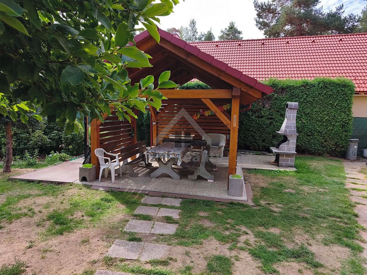 Prodej rodinného domu 250 m², pozemek 2252 m² – fotografie 3