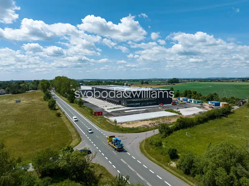 Pronájem skladového prostoru 367 m², Hradec Králové – náhled fotky 1