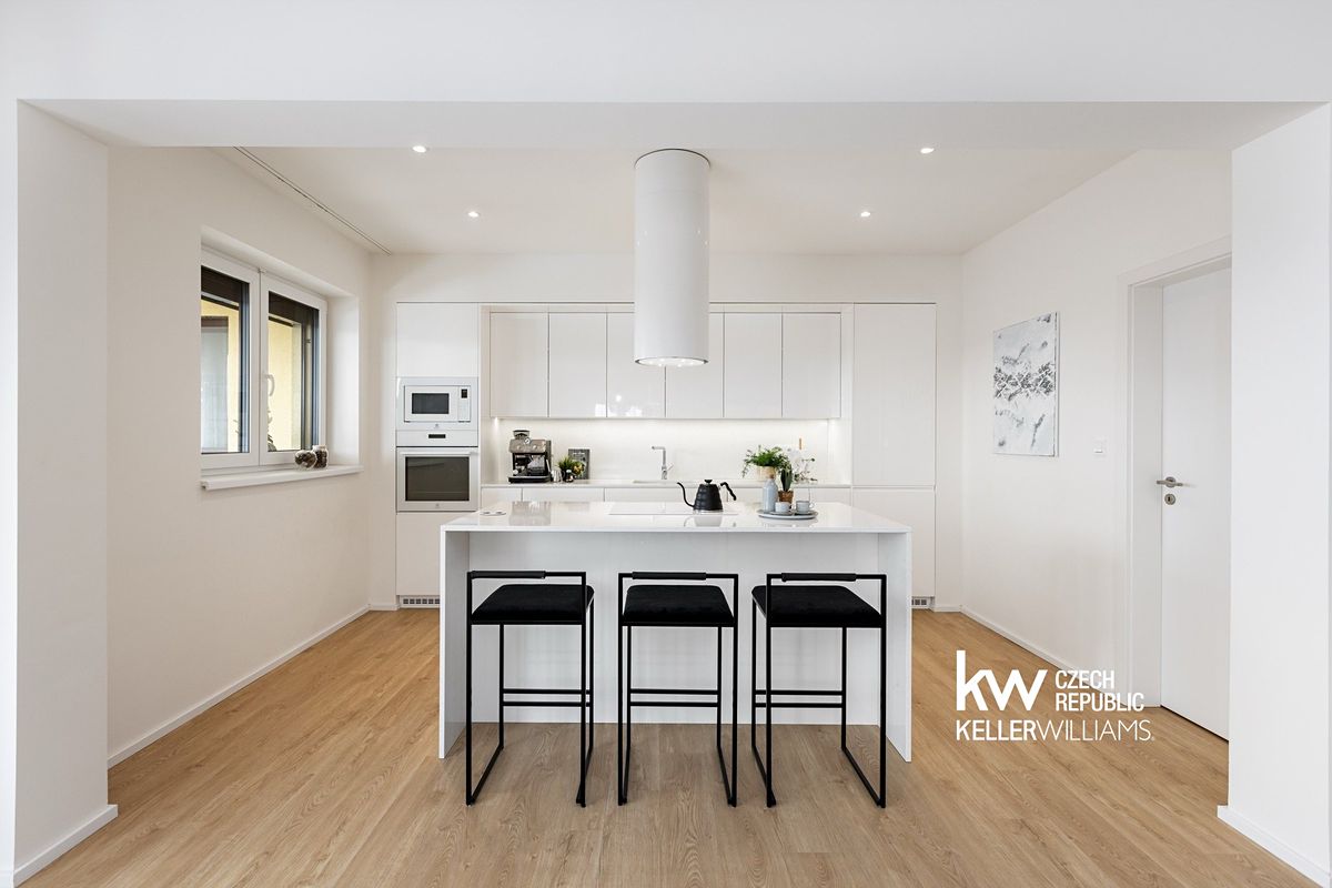 Prodej rodinného domu 186 m², pozemek 893 m² – fotografie 3