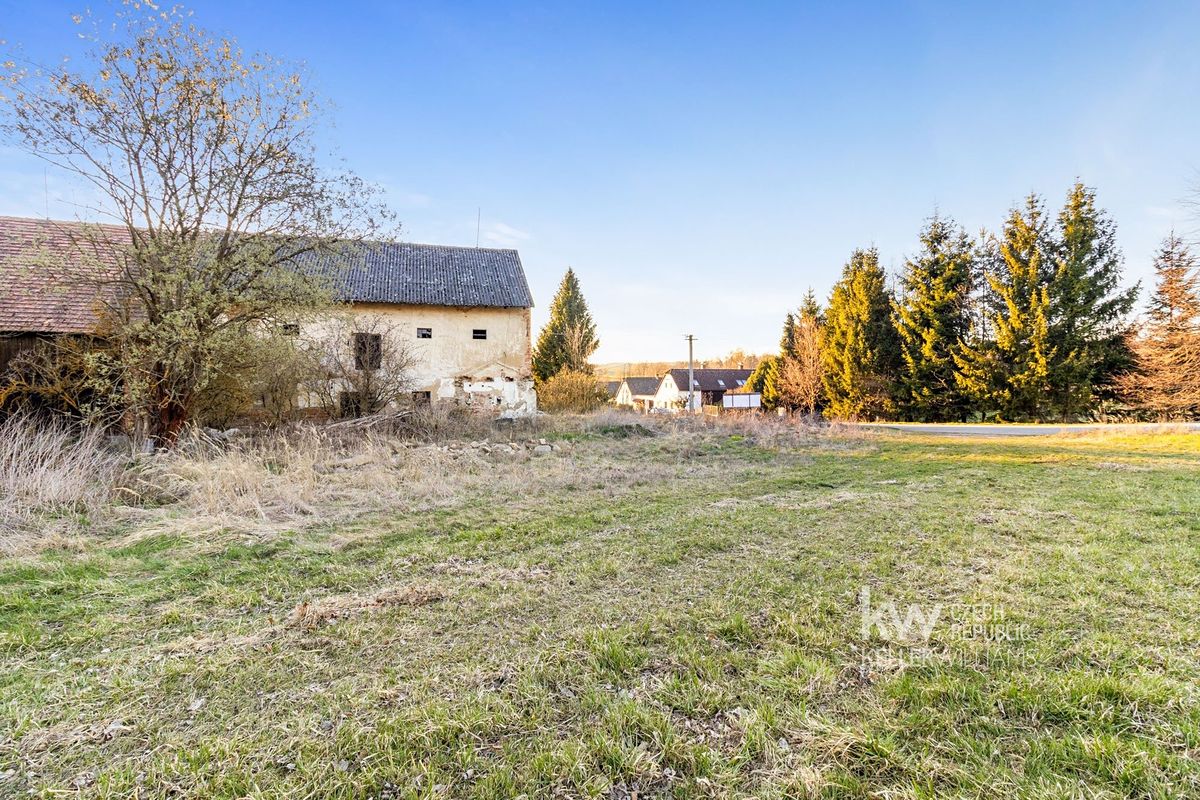 Prodej komerčního pozemku 1200 m²