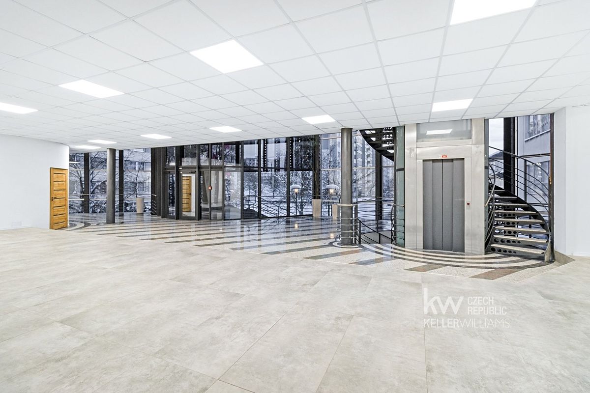 Pronájem obchodního prostoru 427 m²