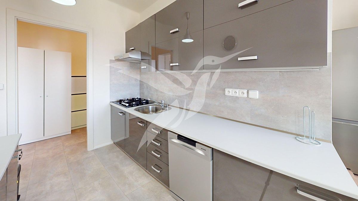 Pronájem bytu 2+1 58 m² – fotografie 3