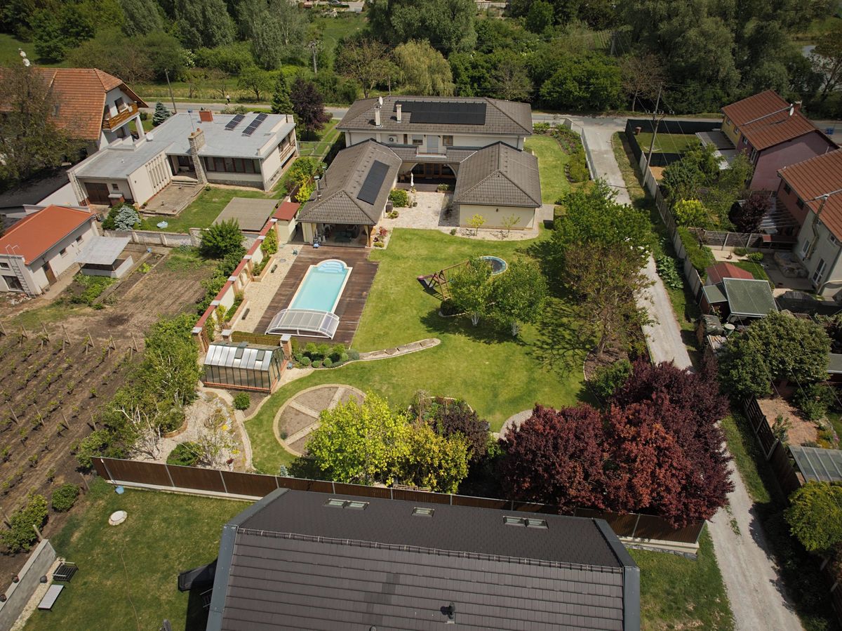 Prodej vily 376 m², pozemek 2273 m² – fotografie 3