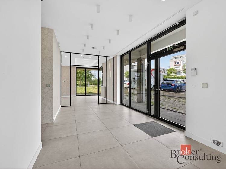 Комерційне приміщення на продаж, 108 м² (11 з 27)