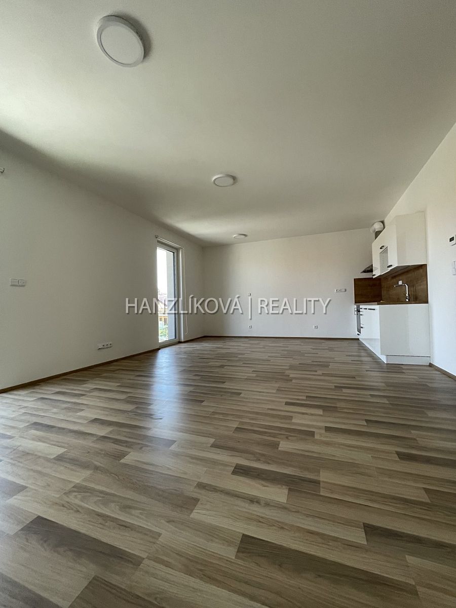 Pronájem bytu 2+kk 52 m² – fotografie 2