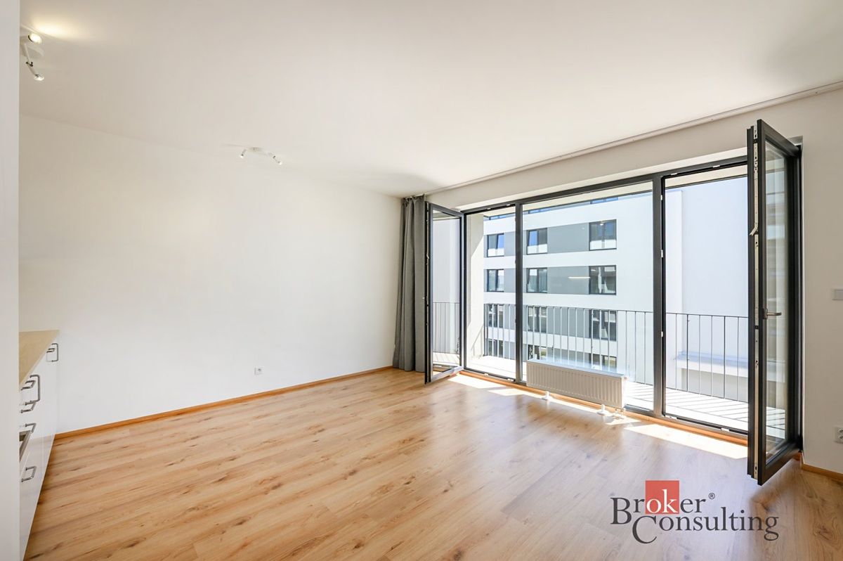 Pronájem bytu 1+kk 44 m² – fotografie 2