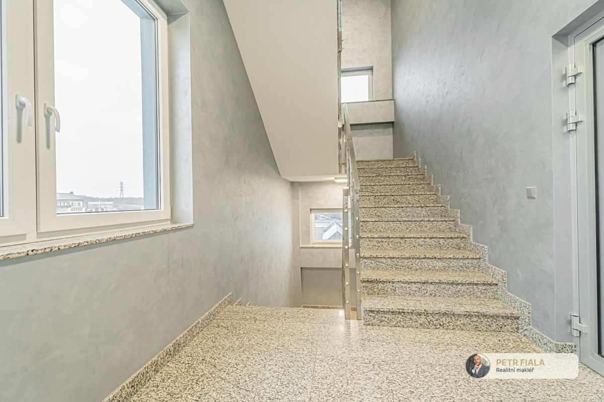 Pronájem kanceláře 128 m² – fotografie 5