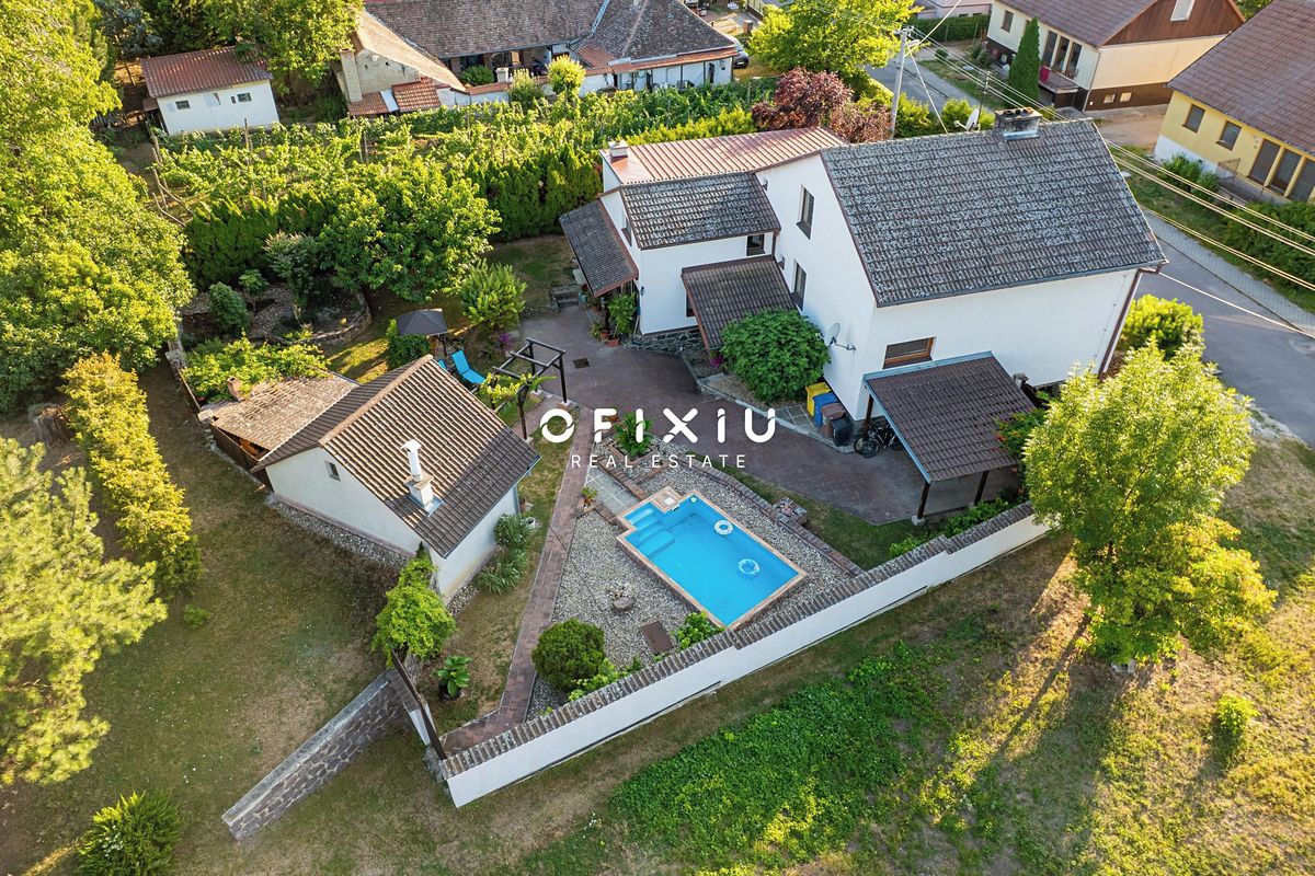 Prodej rodinného domu 195 m², pozemek 915 m²