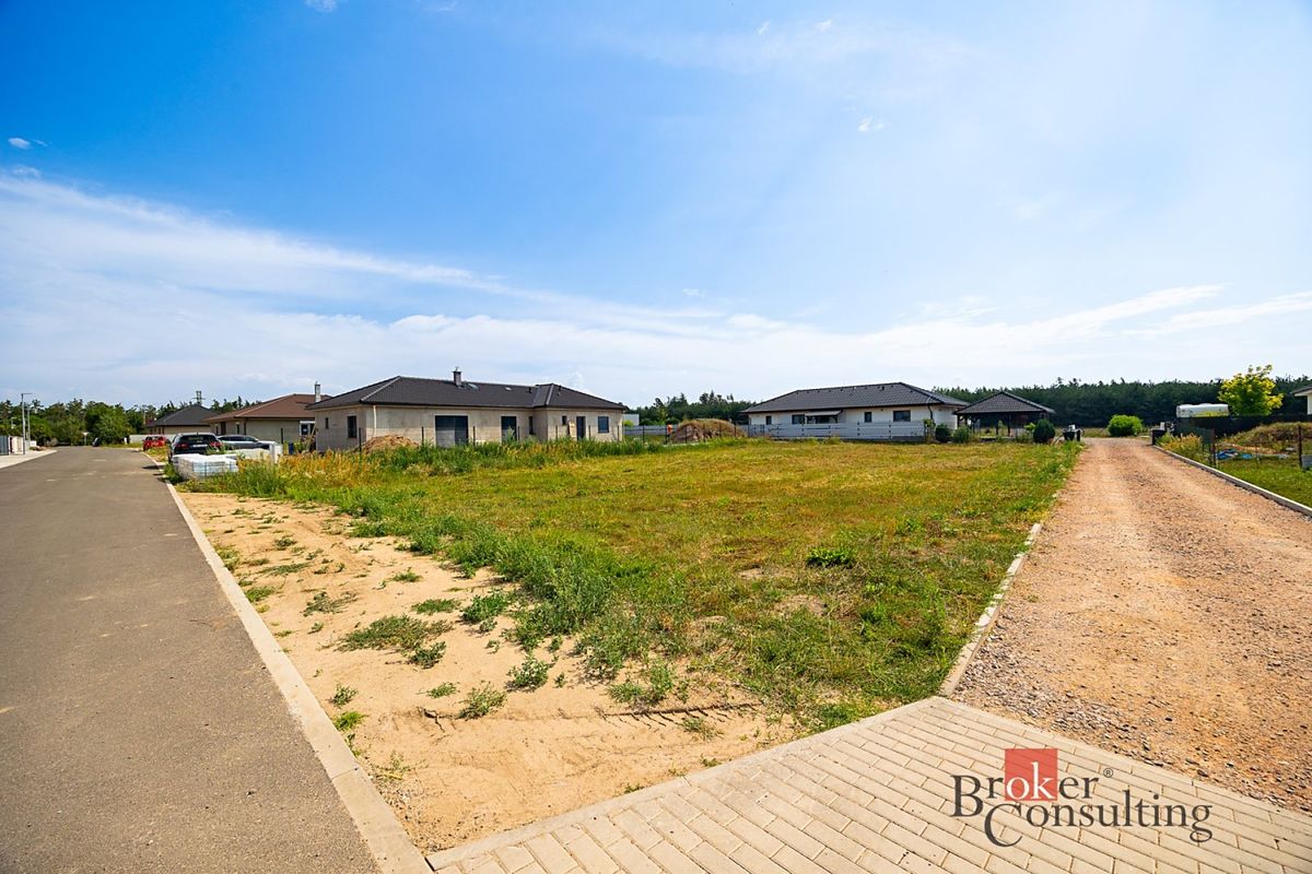 Prodej stavebního pozemku 908 m² – fotografie 2