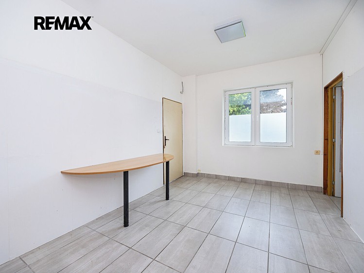 Комерційне приміщення в оренду, 200 м² (21 з 24)