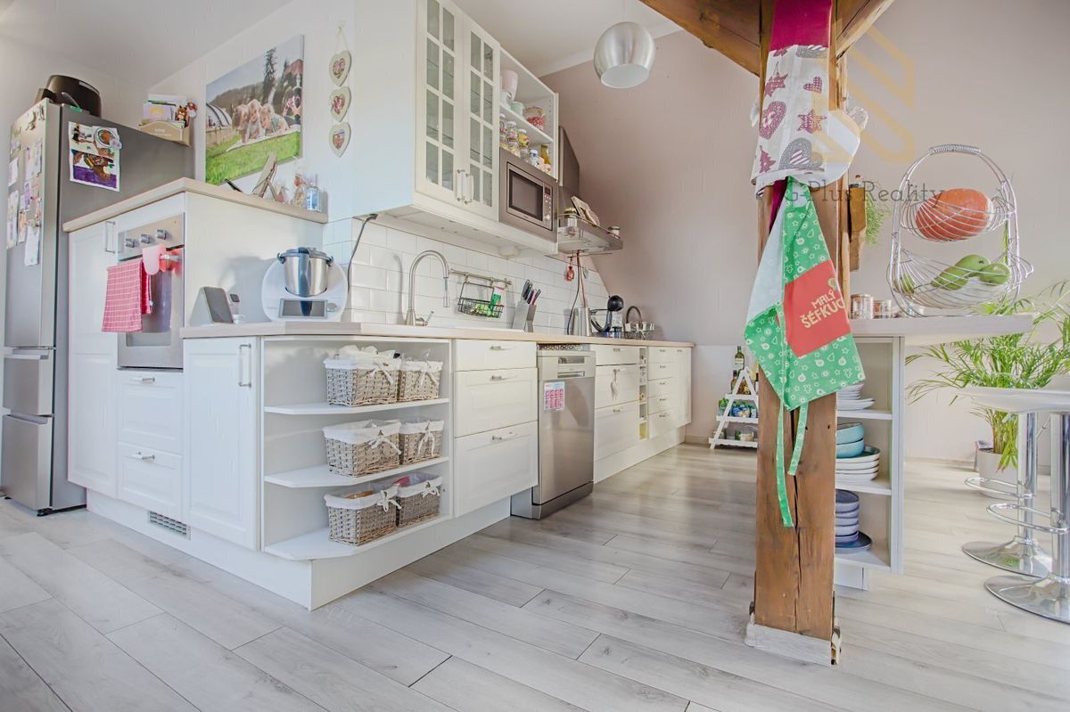 Prodej rodinného domu 244 m², pozemek 1483 m² – fotografie 4