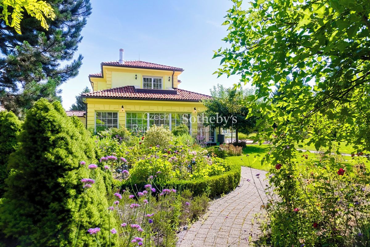 Prodej vily 1088 m², pozemek 4906 m² – fotografie 2