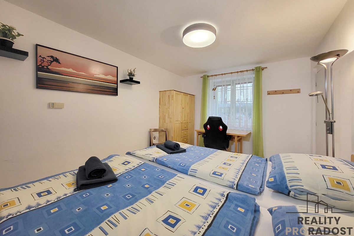 Pronájem rodinného domu 145 m², pozemek 111 m² – fotografie 2